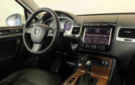 Volkswagen Touareg III, 2011 год, 1 450 000 рублей, 14 фотография