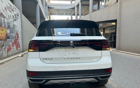 Volkswagen T-Cross I, 2023 год, 1 850 000 рублей, 5 фотография