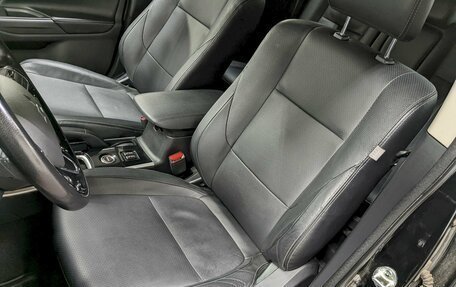Mitsubishi Outlander III рестайлинг 3, 2017 год, 1 640 000 рублей, 14 фотография
