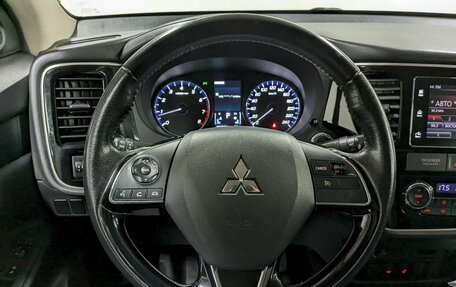 Mitsubishi Outlander III рестайлинг 3, 2017 год, 1 640 000 рублей, 25 фотография