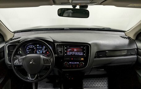 Mitsubishi Outlander III рестайлинг 3, 2017 год, 1 640 000 рублей, 23 фотография