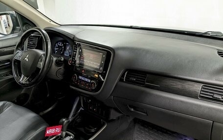 Mitsubishi Outlander III рестайлинг 3, 2017 год, 1 640 000 рублей, 20 фотография