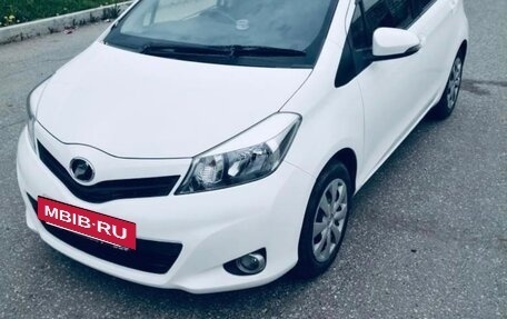 Toyota Vitz, 2013 год, 770 000 рублей, 2 фотография