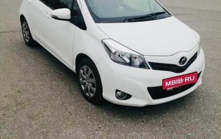 Toyota Vitz, 2013 год, 770 000 рублей, 3 фотография