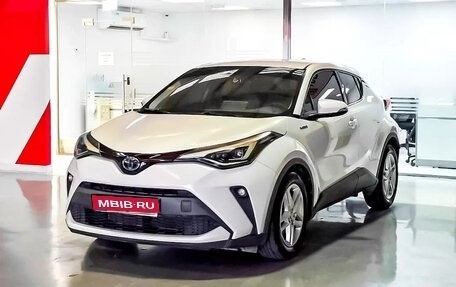 Toyota C-HR I рестайлинг, 2023 год, 3 000 000 рублей, 1 фотография