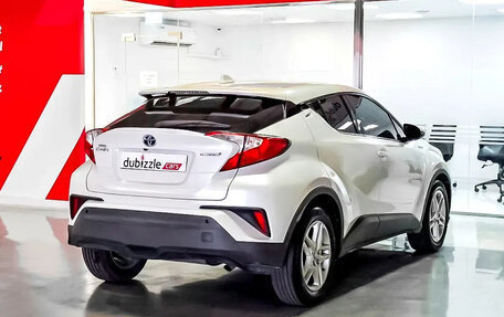 Toyota C-HR I рестайлинг, 2023 год, 3 000 000 рублей, 5 фотография