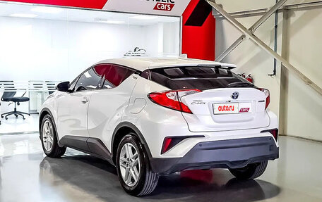 Toyota C-HR I рестайлинг, 2023 год, 3 000 000 рублей, 7 фотография