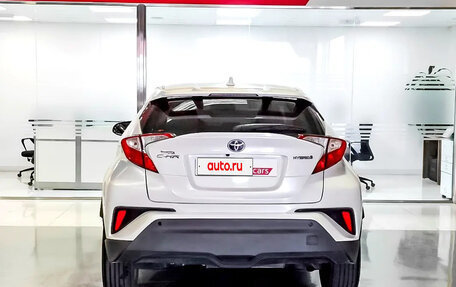 Toyota C-HR I рестайлинг, 2023 год, 3 000 000 рублей, 6 фотография