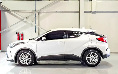 Toyota C-HR I рестайлинг, 2023 год, 3 000 000 рублей, 8 фотография