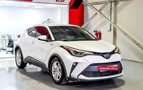Toyota C-HR I рестайлинг, 2023 год, 3 000 000 рублей, 3 фотография