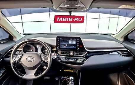 Toyota C-HR I рестайлинг, 2023 год, 3 000 000 рублей, 11 фотография