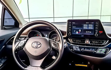 Toyota C-HR I рестайлинг, 2023 год, 3 000 000 рублей, 12 фотография