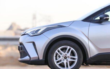 Toyota C-HR I рестайлинг, 2023 год, 2 900 000 рублей, 4 фотография