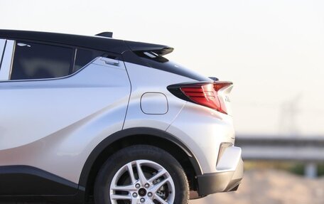 Toyota C-HR I рестайлинг, 2023 год, 2 900 000 рублей, 5 фотография