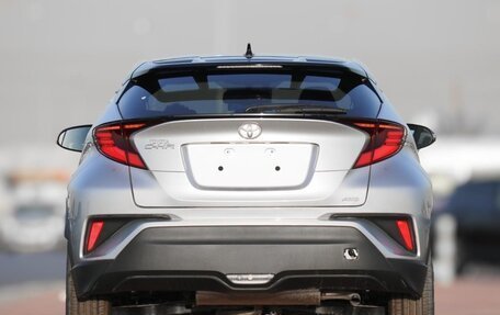 Toyota C-HR I рестайлинг, 2023 год, 2 900 000 рублей, 6 фотография