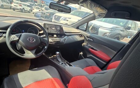 Toyota C-HR I рестайлинг, 2023 год, 2 900 000 рублей, 12 фотография