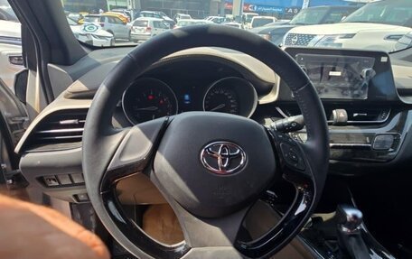 Toyota C-HR I рестайлинг, 2023 год, 2 900 000 рублей, 15 фотография