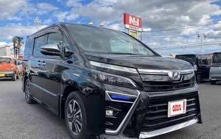 Toyota Voxy III, 2020 год, 1 890 001 рублей, 3 фотография