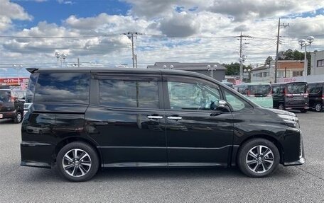 Toyota Voxy III, 2020 год, 1 890 001 рублей, 4 фотография