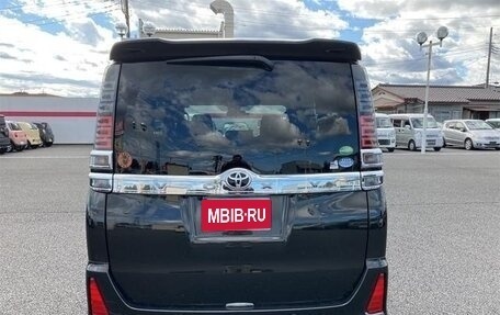 Toyota Voxy III, 2020 год, 1 890 001 рублей, 9 фотография