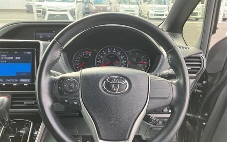 Toyota Voxy III, 2020 год, 1 890 001 рублей, 14 фотография