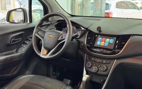 Chevrolet Tracker III, 2018 год, 950 000 рублей, 7 фотография