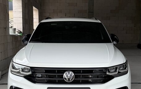 Volkswagen Tiguan II, 2021 год, 4 050 000 рублей, 1 фотография