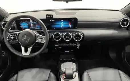 Mercedes-Benz A-Класс, 2022 год, 1 694 000 рублей, 4 фотография