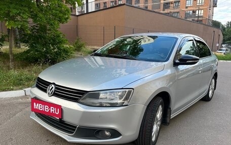Volkswagen Jetta VI, 2014 год, 1 055 500 рублей, 2 фотография