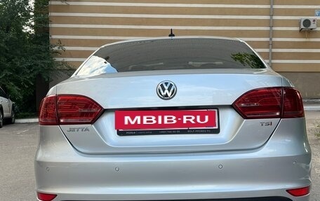 Volkswagen Jetta VI, 2014 год, 1 055 500 рублей, 3 фотография