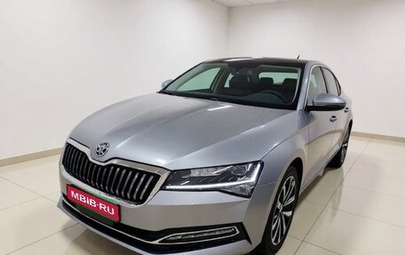 Skoda Superb III рестайлинг, 2022 год, 2 300 000 рублей, 1 фотография