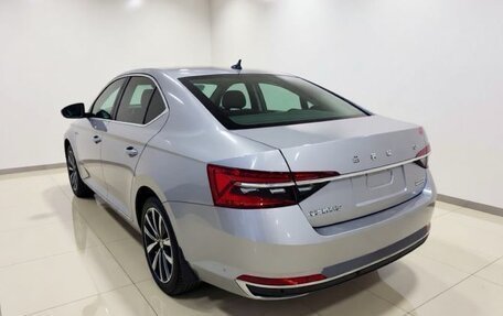 Skoda Superb III рестайлинг, 2022 год, 2 300 000 рублей, 4 фотография
