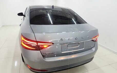 Skoda Superb III рестайлинг, 2022 год, 2 300 000 рублей, 5 фотография