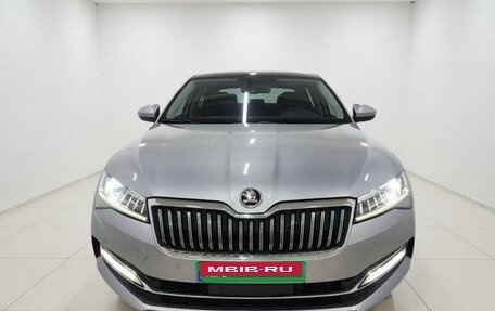 Skoda Superb III рестайлинг, 2022 год, 2 300 000 рублей, 2 фотография
