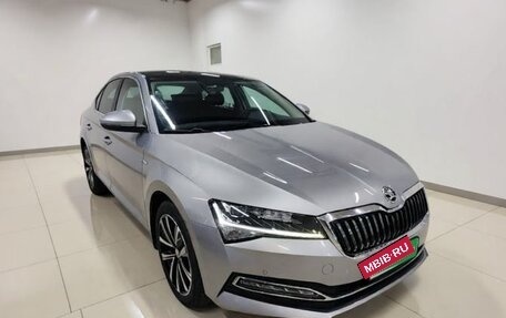 Skoda Superb III рестайлинг, 2022 год, 2 300 000 рублей, 3 фотография