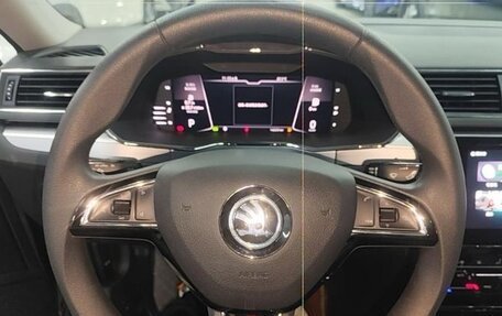 Skoda Superb III рестайлинг, 2022 год, 2 300 000 рублей, 12 фотография