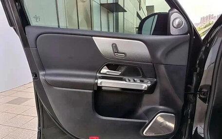 Mercedes-Benz GLB, 2022 год, 1 999 999 рублей, 4 фотография