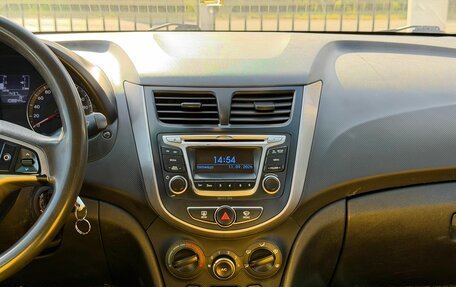 Hyundai Solaris II рестайлинг, 2016 год, 819 000 рублей, 21 фотография