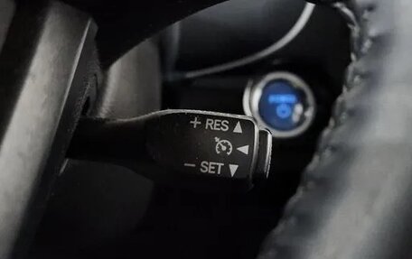 Toyota Prius IV XW50, 2023 год, 1 700 000 рублей, 13 фотография