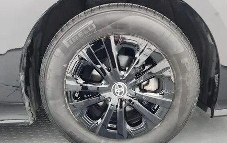Toyota Prius IV XW50, 2023 год, 1 700 000 рублей, 5 фотография