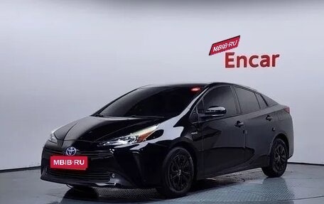 Toyota Prius IV XW50, 2023 год, 1 700 000 рублей, 1 фотография