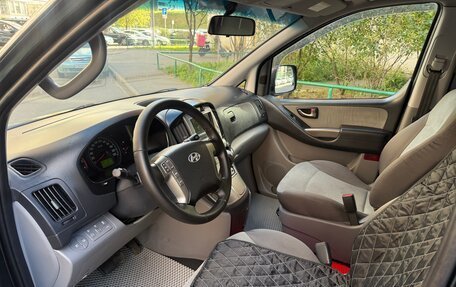 Hyundai H-1 II рестайлинг, 2012 год, 1 685 000 рублей, 12 фотография