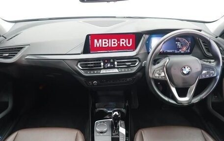BMW 1 серия, 2022 год, 1 500 000 рублей, 11 фотография