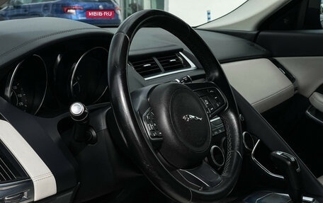 Jaguar E-Pace, 2019 год, 2 500 000 рублей, 13 фотография