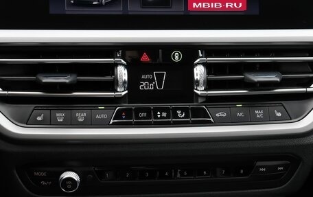 BMW 3 серия, 2019 год, 3 190 000 рублей, 15 фотография