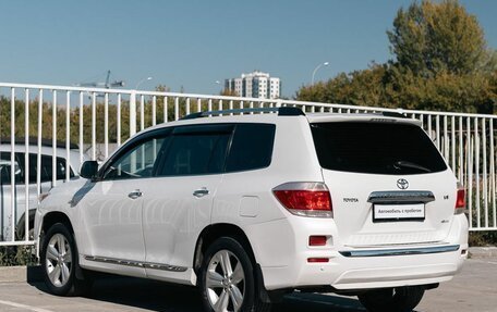 Toyota Highlander III, 2011 год, 1 770 000 рублей, 7 фотография