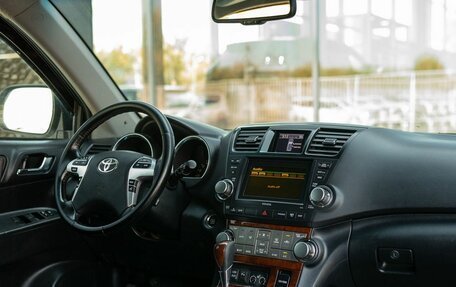 Toyota Highlander III, 2011 год, 1 770 000 рублей, 10 фотография