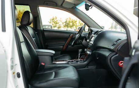 Toyota Highlander III, 2011 год, 1 770 000 рублей, 20 фотография