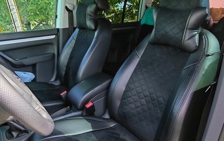 Volkswagen Touran III, 2011 год, 750 000 рублей, 28 фотография