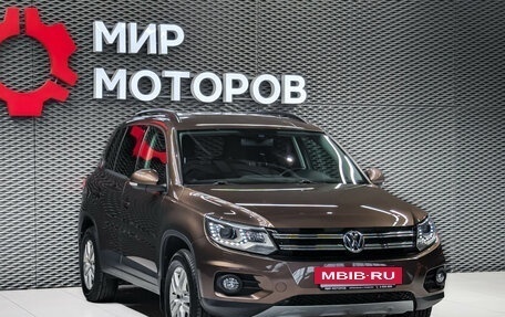 Volkswagen Tiguan I, 2015 год, 1 799 000 рублей, 3 фотография